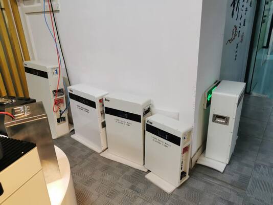 51.2V100AH 5KWH بطارية LiFePO4 مثبتة على الحائط حياة دورة طويلة للمنزل ESS