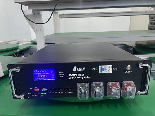 51.2V 100Ah 5kWh بطارية LiFePO4 مثبتة على الرف سكنية خارج الشبكة الطاقة الشمسية المنزلية بطارية تخزين الطاقة المدمجة في BMS الذكي